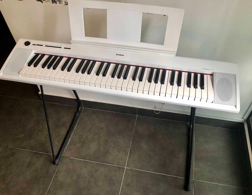 Yamaha NP-12WH keyboard