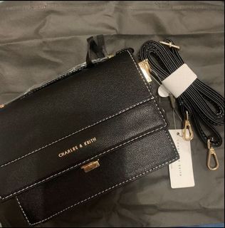 (Category: ) located in . Submitted by cb.closet (Listing ID 1036062635, Image 1). Description: .