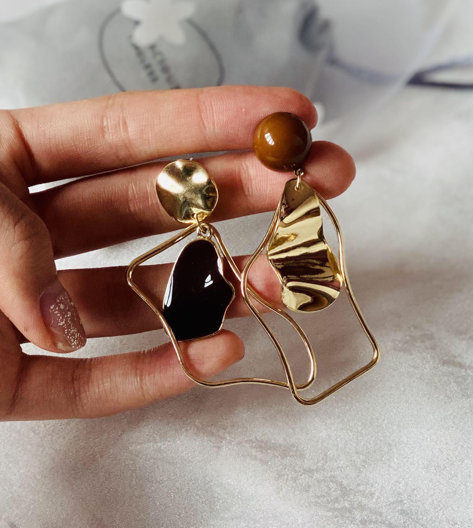 Mismatched earrings korean 2025