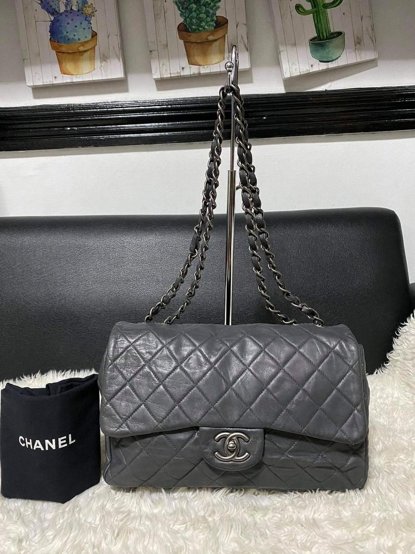 Auth Chanel flap (Category: Luxury Bags & Wallets) located in Davao. Submitted by gingerdust (Listing ID 1035999290, Image 2). Description: .