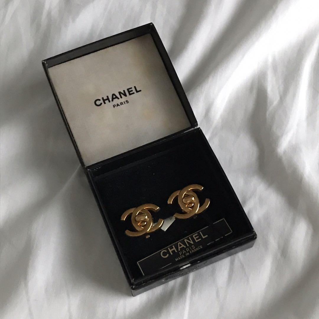 CHANEL - 93A Woven Chain Lapis Lazuli Cabochon Button Earrings Gold / -  BougieHabit
