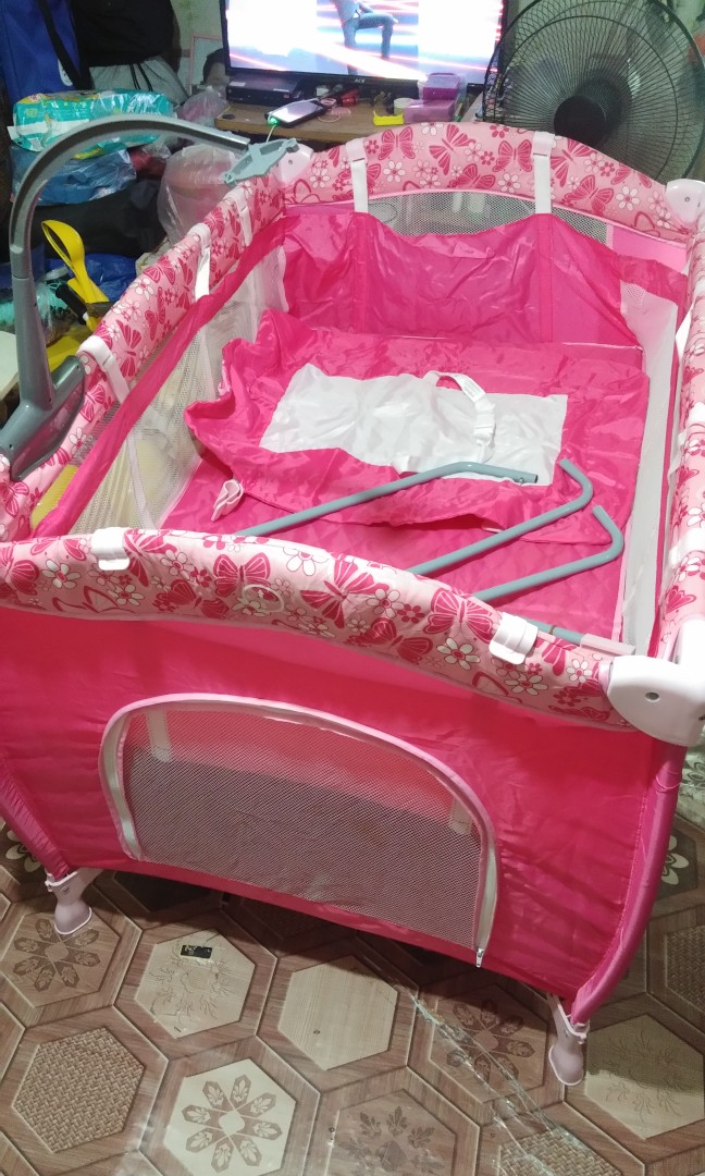 Giant carrier deals crib pink