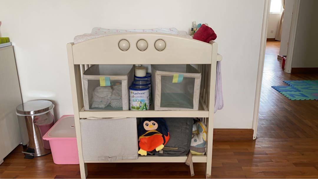 Free Changing table, Babies & Kids, Bathing & Changing, Changing Mats