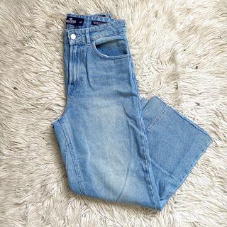 HOLLISTER HIGH WAISTED JEANS