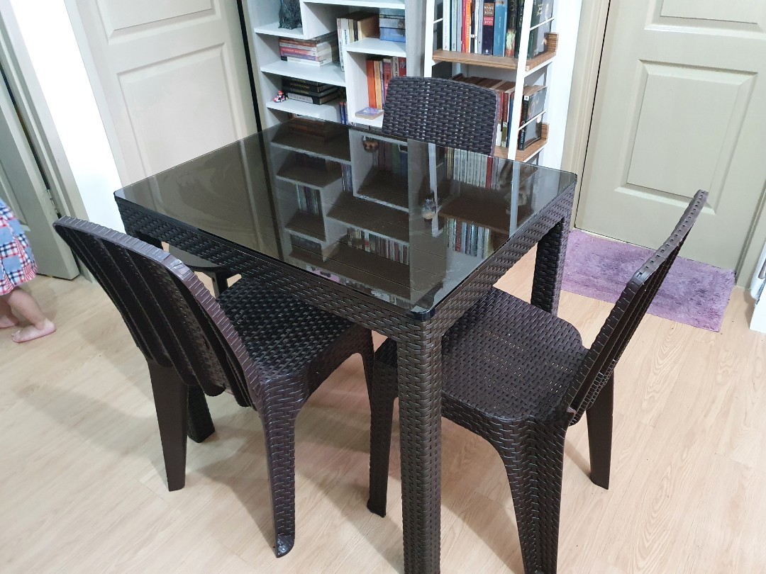 Jolly Rattan 2 seater table w extra chair and table glass