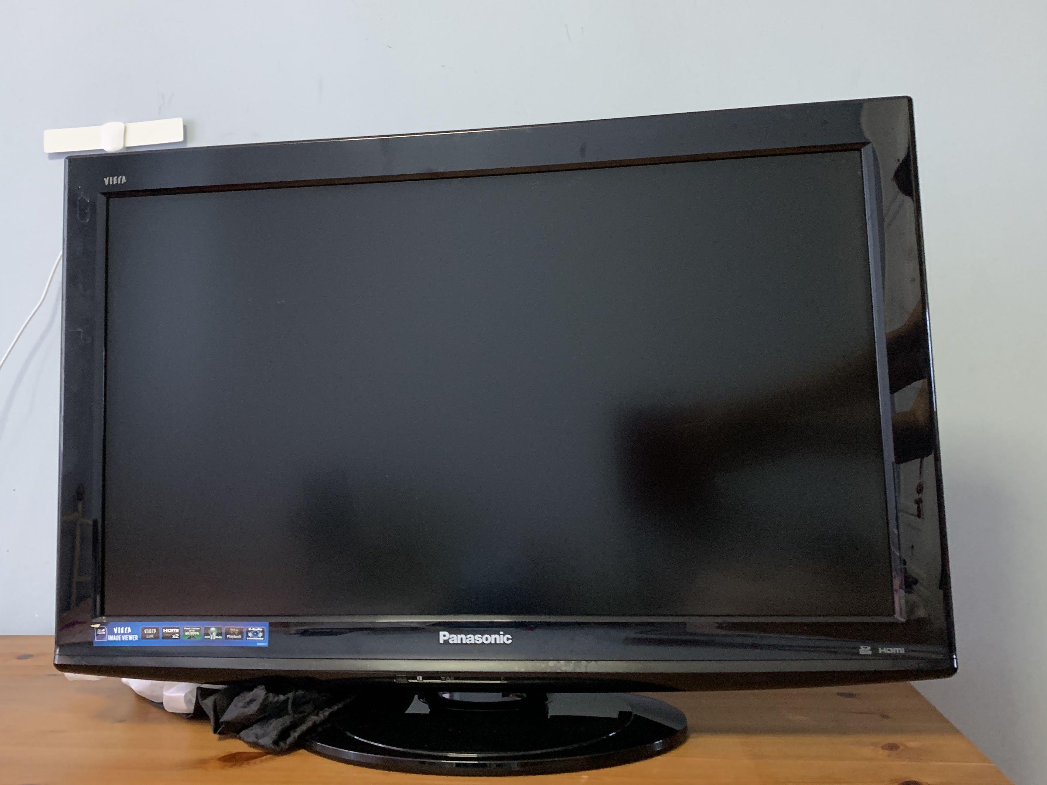 Panasonic TV THL32X10S wide view with remote and stand, TV Panasonic TV THL32X10S wide view with remote and stand, TV