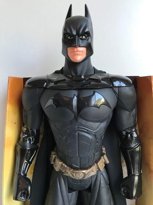 DC COMICS BATMAN - Batmobile RC 1:20 + Figurine Batman 10 cm