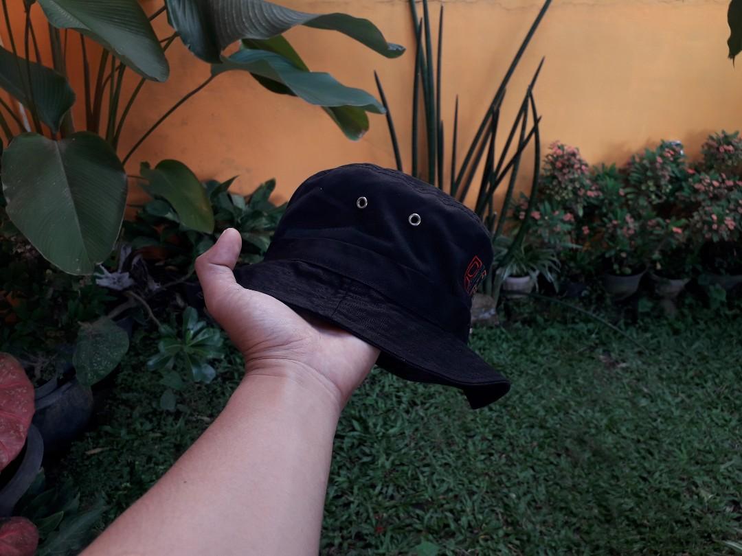 Colors of Benetton Bucket hat, Fesyen 
