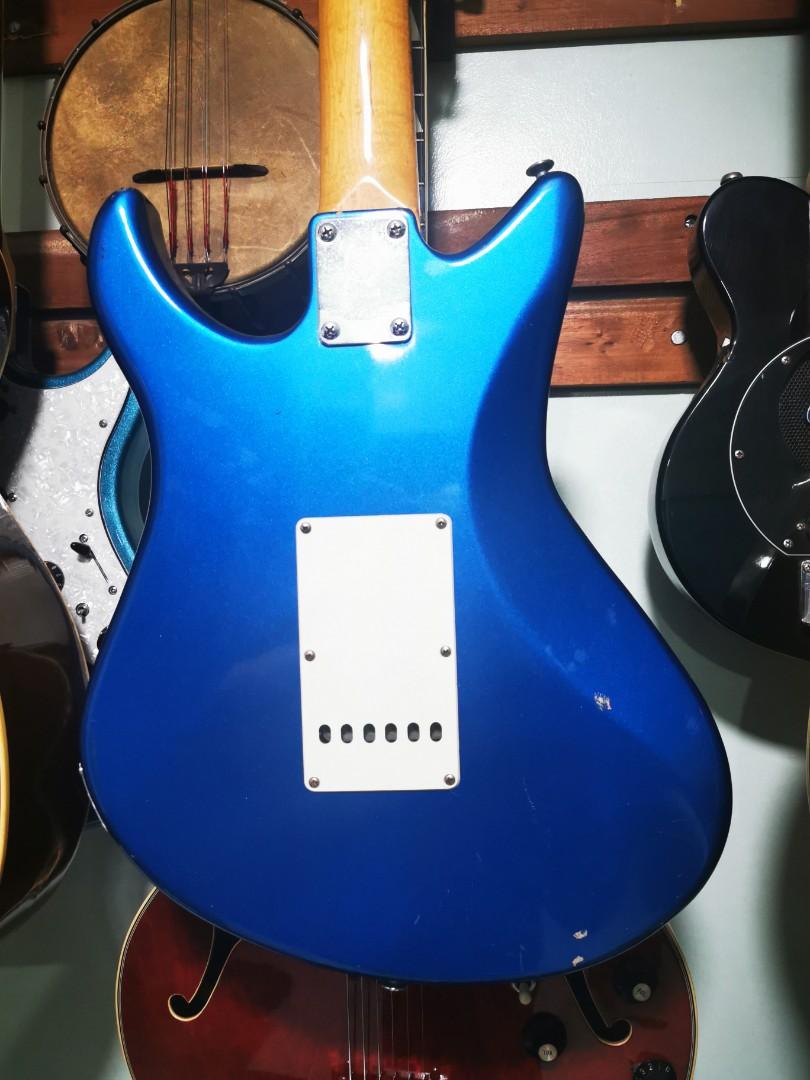 Yamaha electric guitar, Hobbies & Toys, Music & Media, CDs & DVDs on