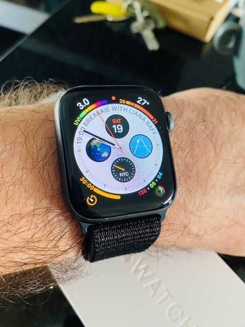 Apple watch series 4 space grey aluminium case with hotsell black sport loop