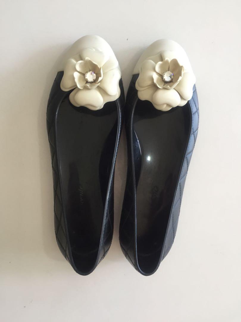 waterproof black flats