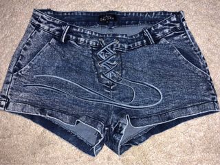 (Category: ) located in . Submitted by shoppylicious (Listing ID 1036220091, Image 1). Description: .