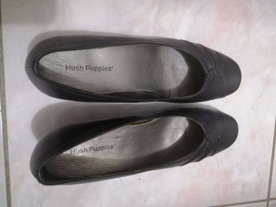 Hush Puppies Black shoes (Category: Heels) located in Paranaque City. Submitted by cling20 (Listing ID 1036289709, Image 2). Description: Used a few times only Can fit size 8.5 to 9 No flaw Message me if you have further queries. #wfsale.