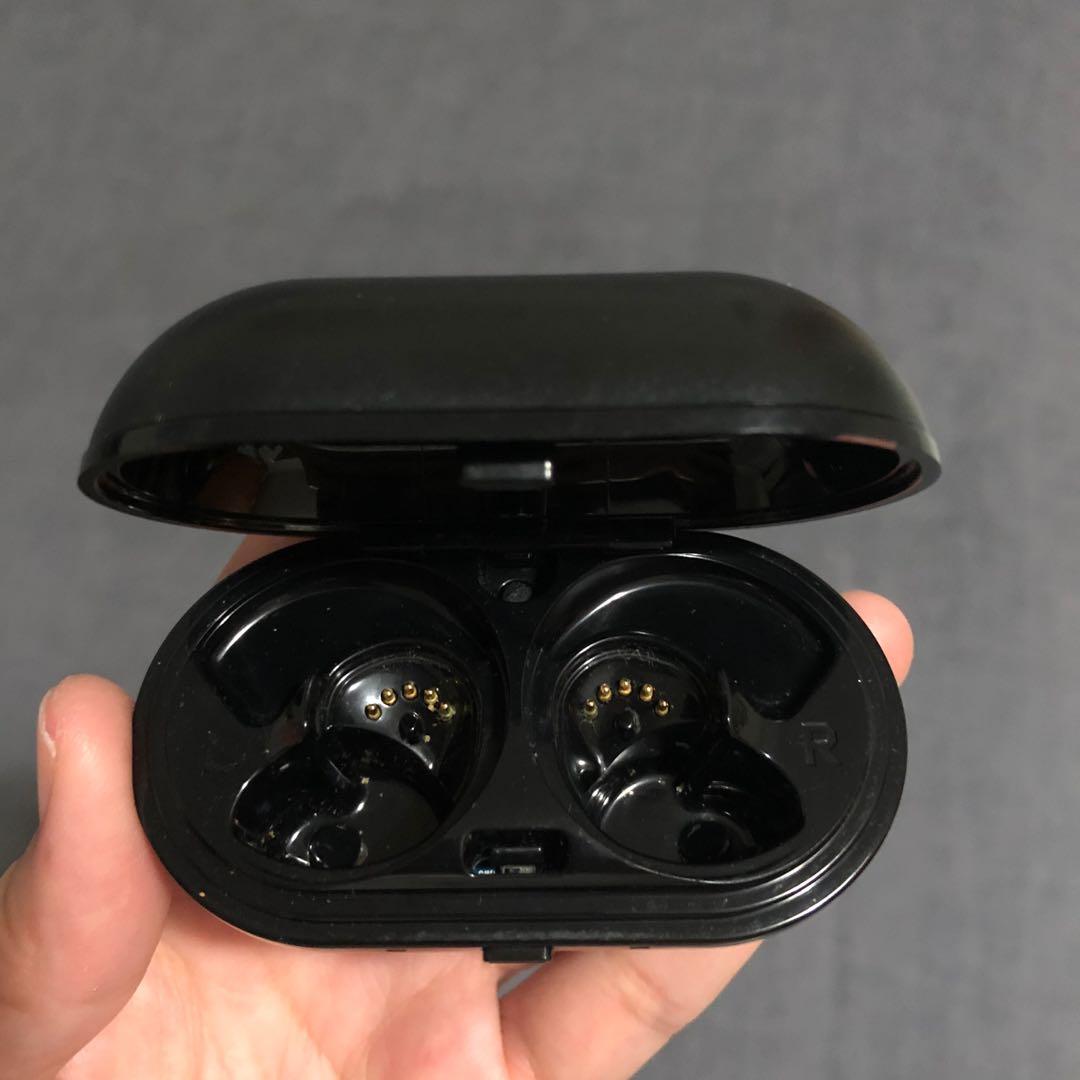 jaybird run charging case