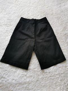 Lookboutiquestore celana selutut hitam