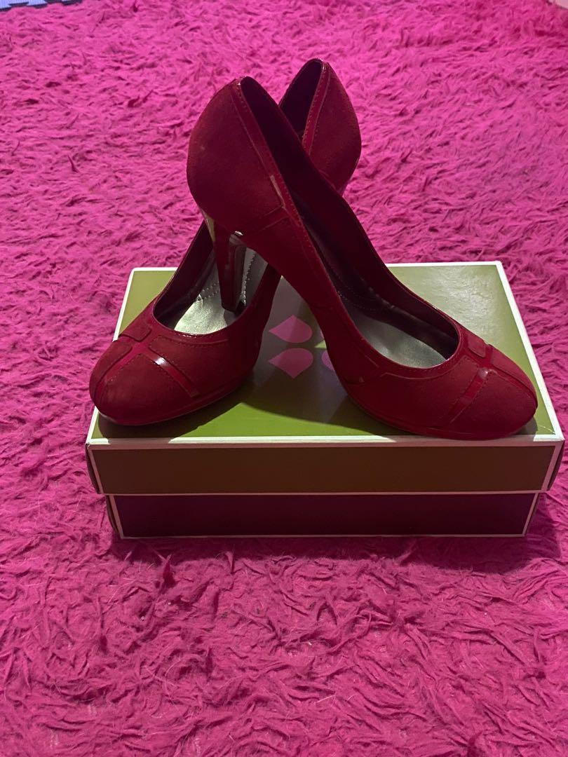 naturalizer red heels