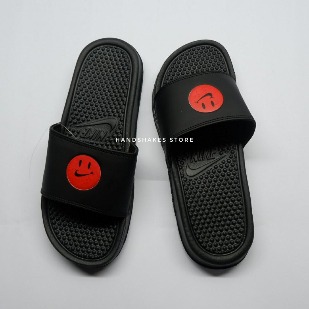 nike benassi smiley