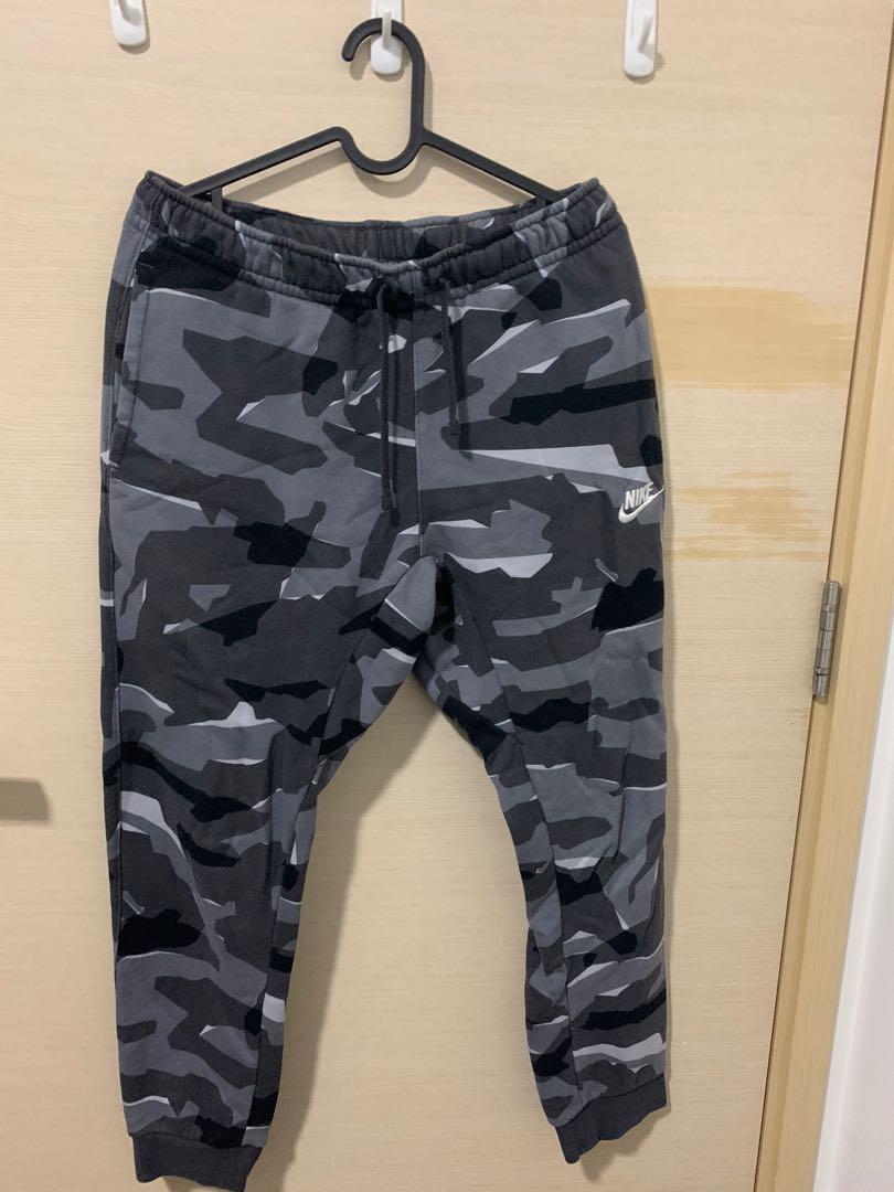 Nike camo sweatpants hot sale