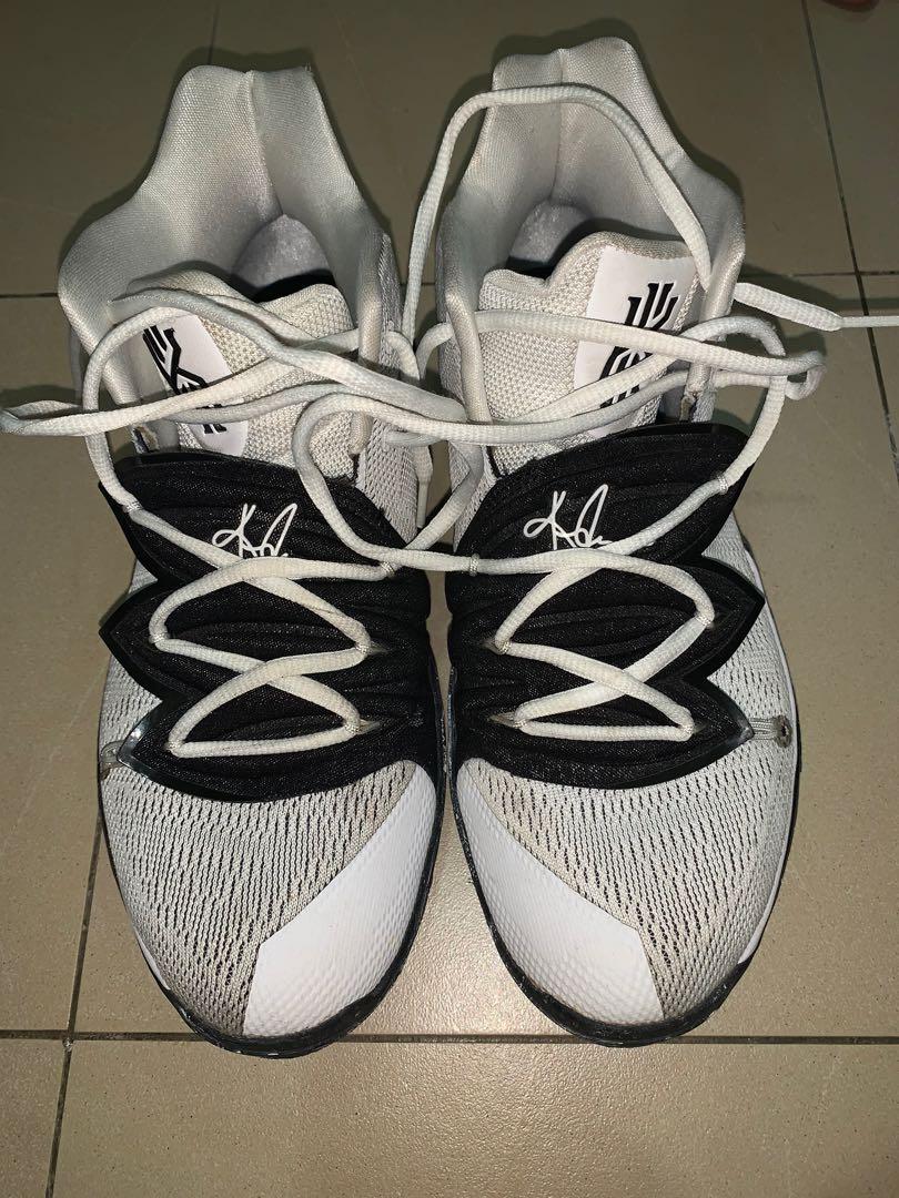 Nike kyrie 5 ep Oreo colour Men s Fashion Footwear Sneakers on Carousell