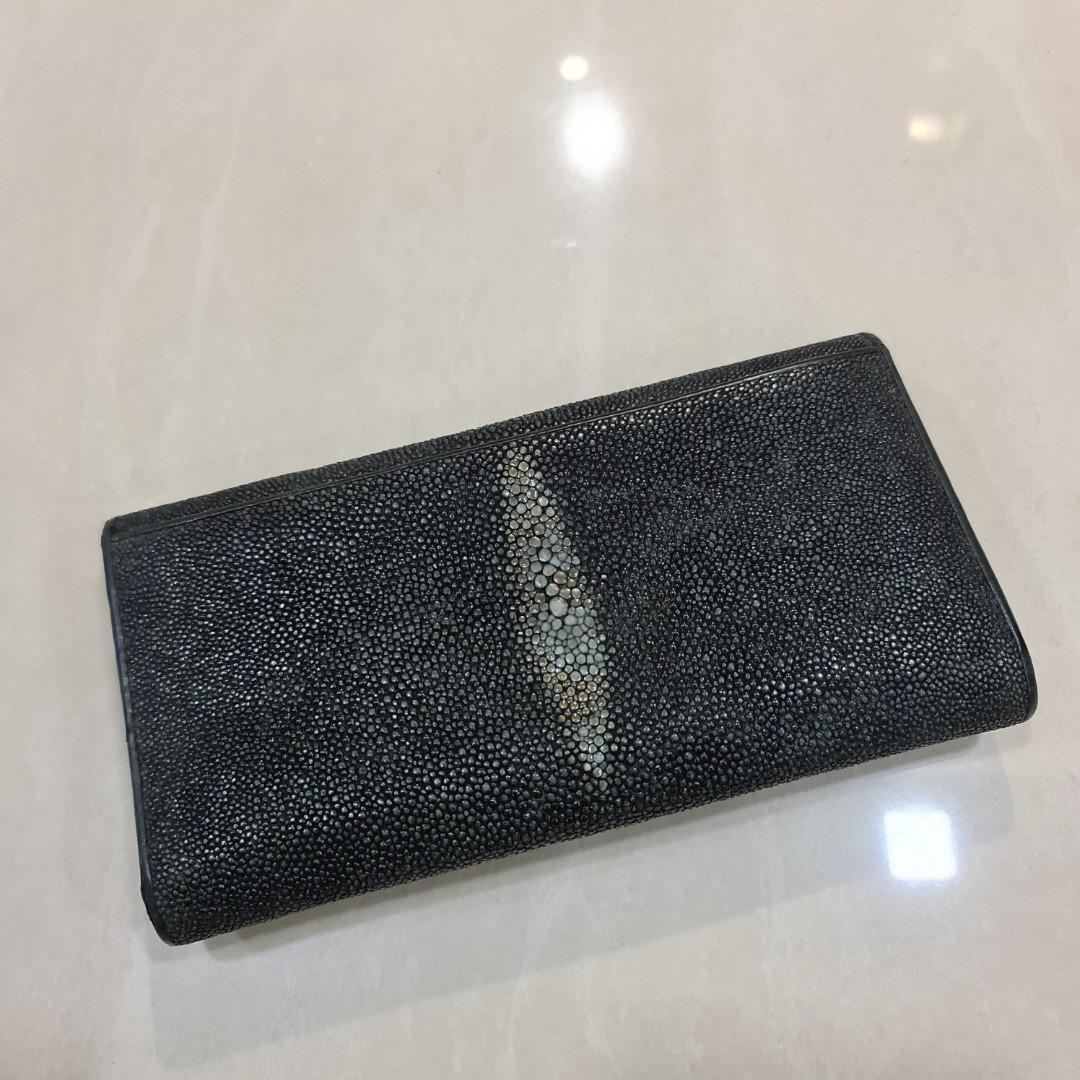 Valentino Morris Wallet Free Items on Carousell