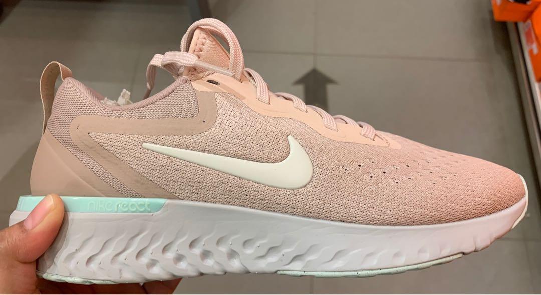 nike odyssey react light silver