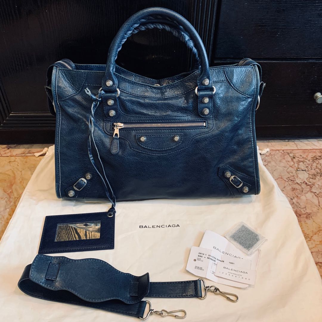 Sige besøgende At opdage Balenciaga midnight blue giant studs classic City bag authentic, Luxury,  Bags & Wallets on Carousell