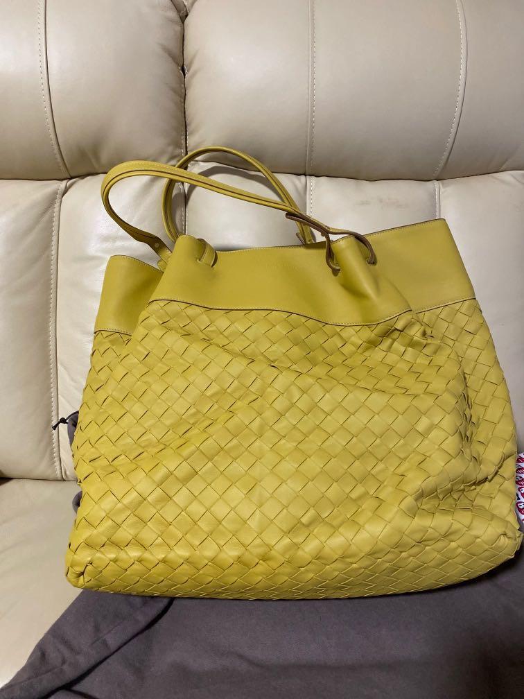 Bottega Veneta Cabas Tote Bag （分類：手袋及銀包）位於 Hong Kong。 由 yy506 提交（商品編號 1032622486，圖片 1）。簡介： 95% new Used for few times only 四角完好 有卡 有填充物 上年seasonal 款。
