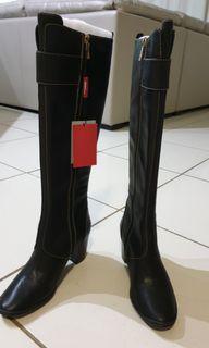 Brand new woman's boots