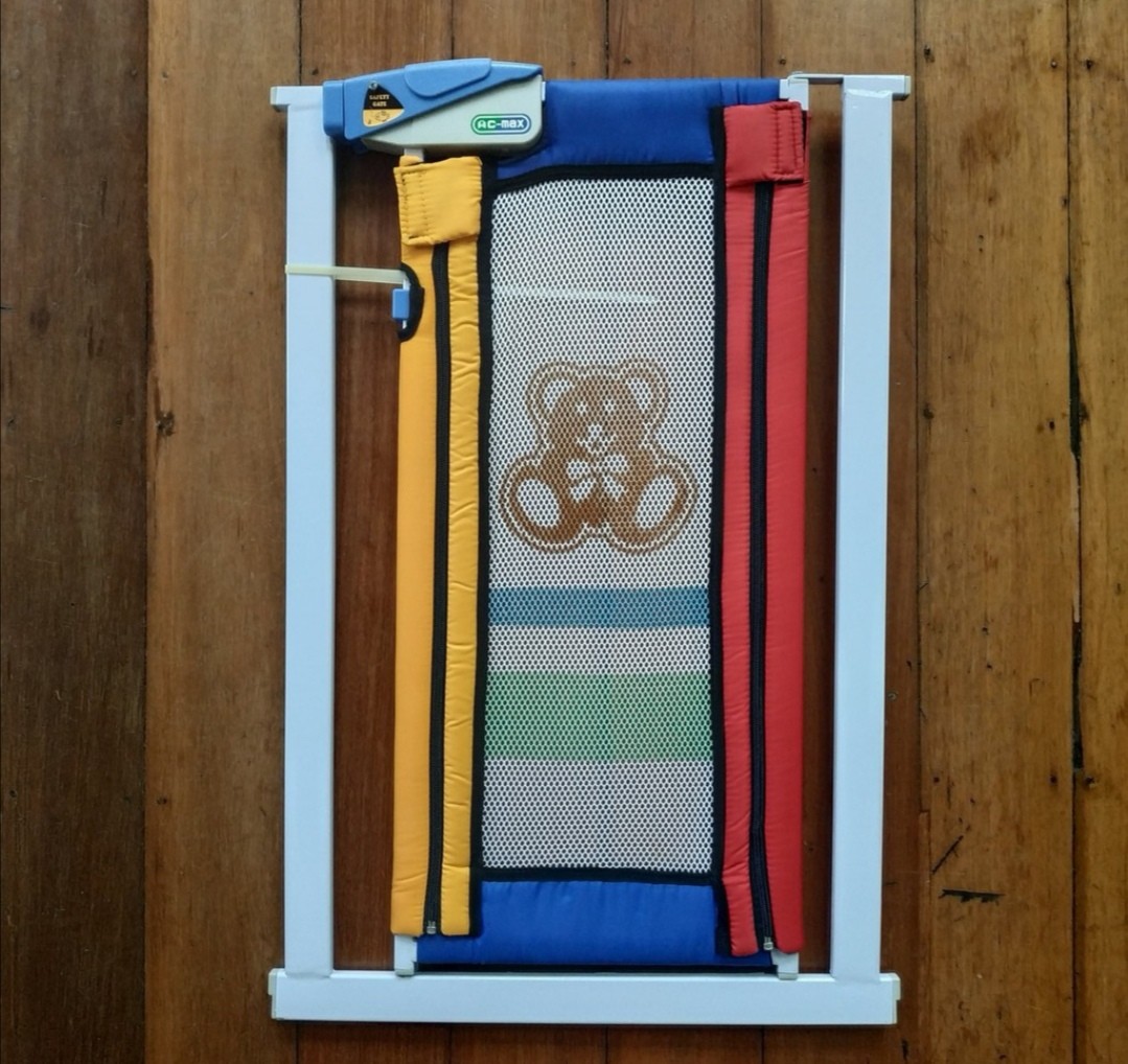 narrow baby gate 66cm