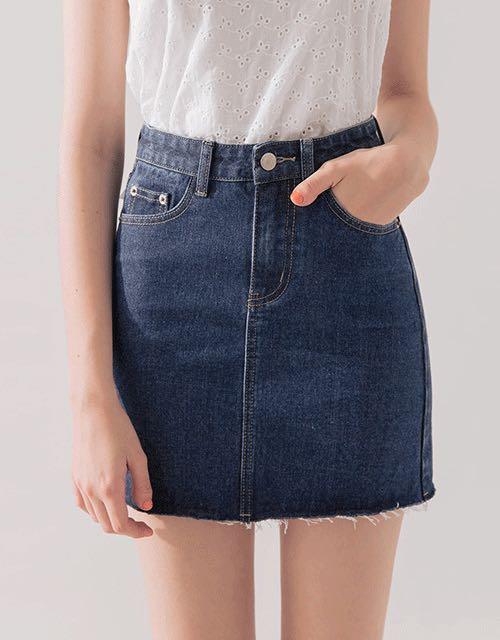slimming denim skirt
