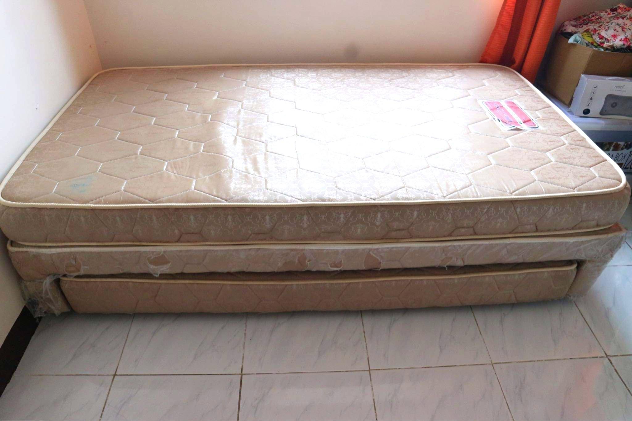 DIANE'S DESIGN PULLOUT BED (DEW FOAM), Furniture & Home Living