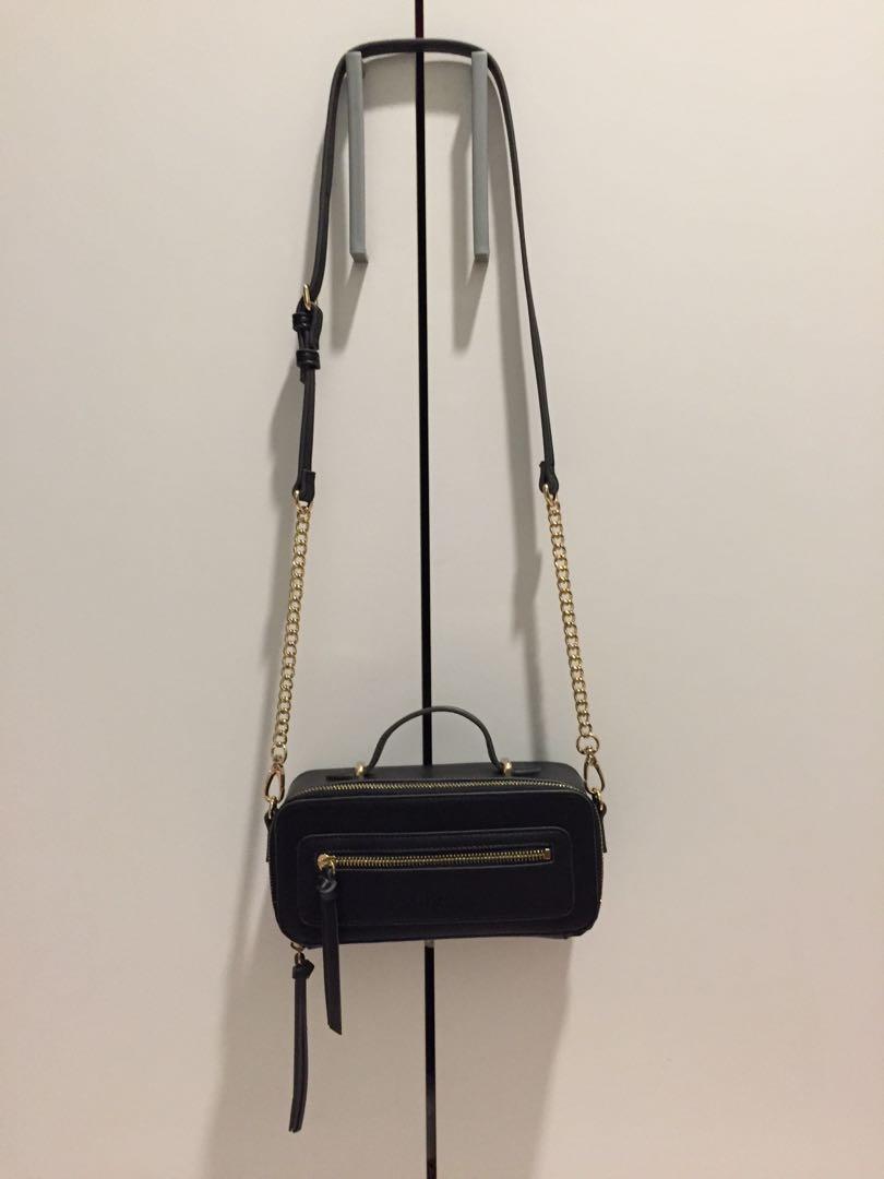 esprit compact sling bag