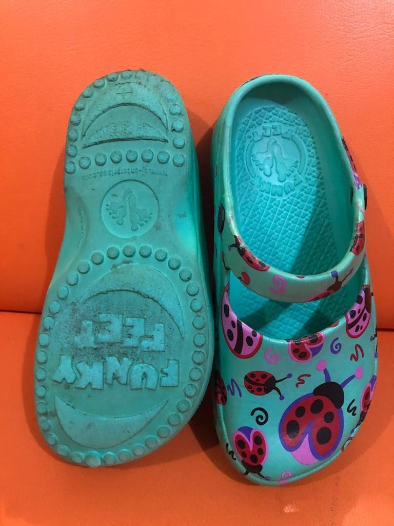 Funky Feet sendal seperti crocs, Fesyen 