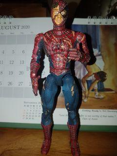 Marvel Legends Battle damaged Spider Man. Tobey Maguire