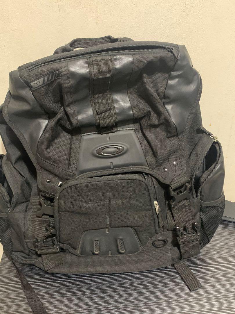 oakley 96548 backpack