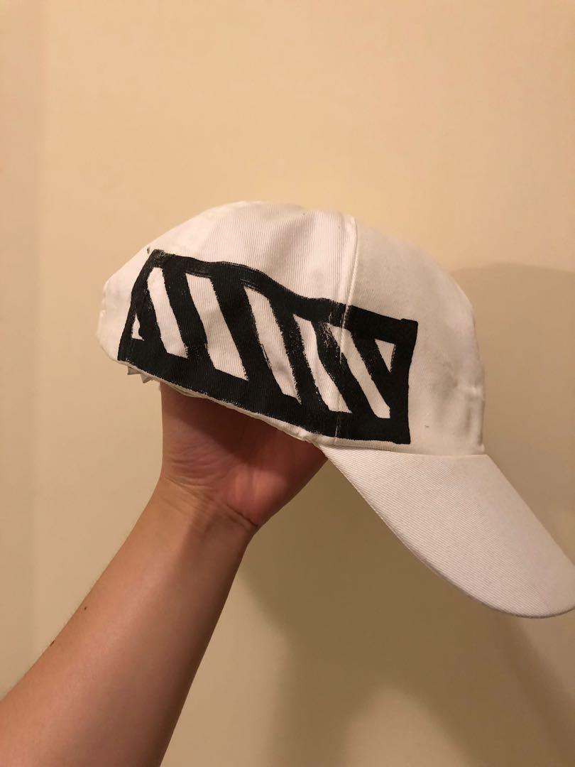 Off white cap （分類：棒球帽、帽）位於 Hong Kong。 由 ccoffeeeeee 提交（商品編號 1032580976，圖片 1）。簡介： 。