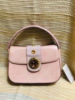 (Category: ) located in . Submitted by edifier888 (Listing ID 1032683398, Image 1). Description: .