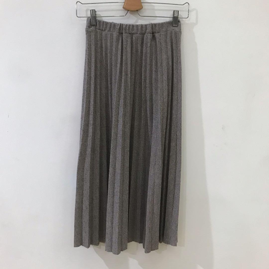 Pink Manila Pleated Skirt (Category: Skirts) located in Manila. Submitted by chicsociety (Listing ID 1032609340, Image 1). Description: .
