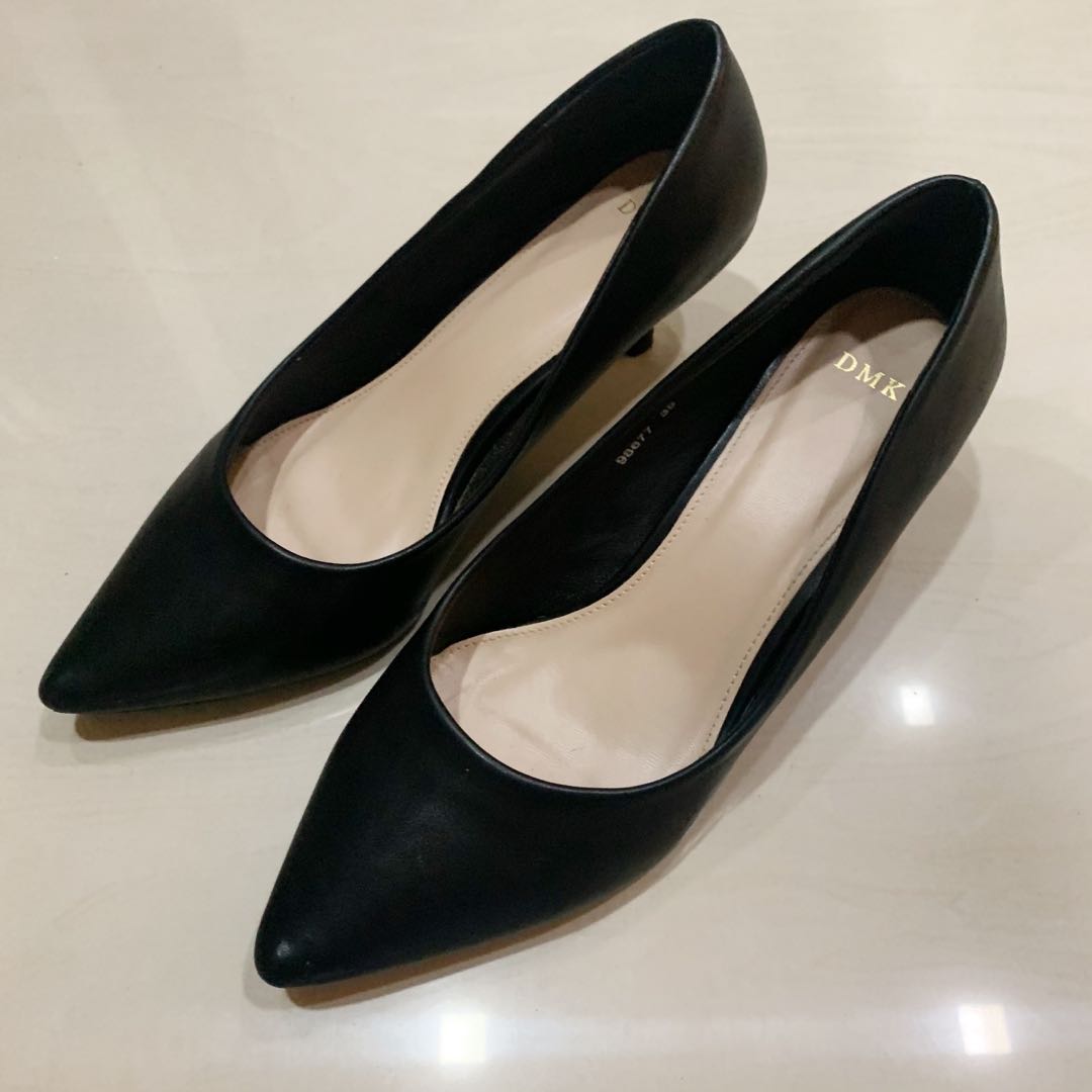 Plain black pumps/heels, Women's Fashion, Footwear, Heels on Carousell