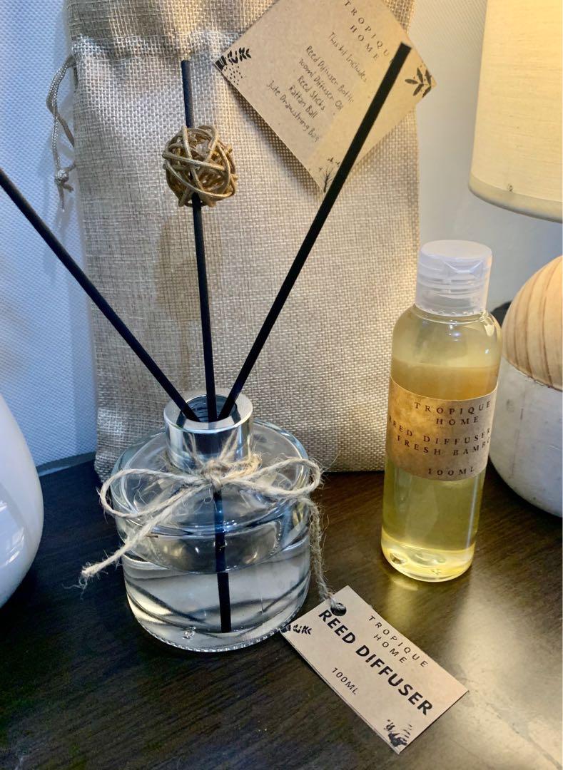 Reed Diffuser 100ml (Category: Fragrance & Deodorants) located in Manila. Submitted by tropique (Listing ID 1032689906, Image 1). Description: Available in Matte Black Matte White Clear Scents Available: Solaire Conrad Okada D&G Light Blue Warm Cotton Fresh Bamboo Lavender, Peppermint, Lemon & Cypress COD within Metro Manila Available 🌴.