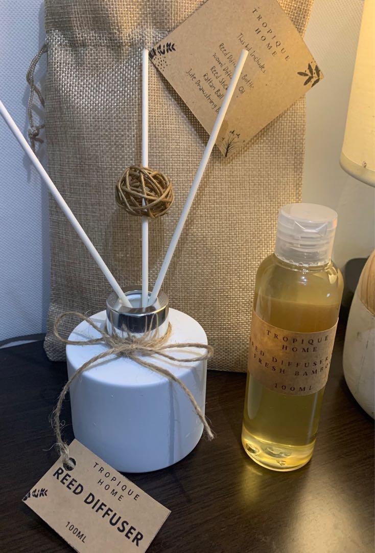 Reed Diffuser 100ml (Category: Fragrance & Deodorants) located in Manila. Submitted by tropique (Listing ID 1032689906, Image 2). Description: Available in Matte Black Matte White Clear Scents Available: Solaire Conrad Okada D&G Light Blue Warm Cotton Fresh Bamboo Lavender, Peppermint, Lemon & Cypress COD within Metro Manila Available 🌴.
