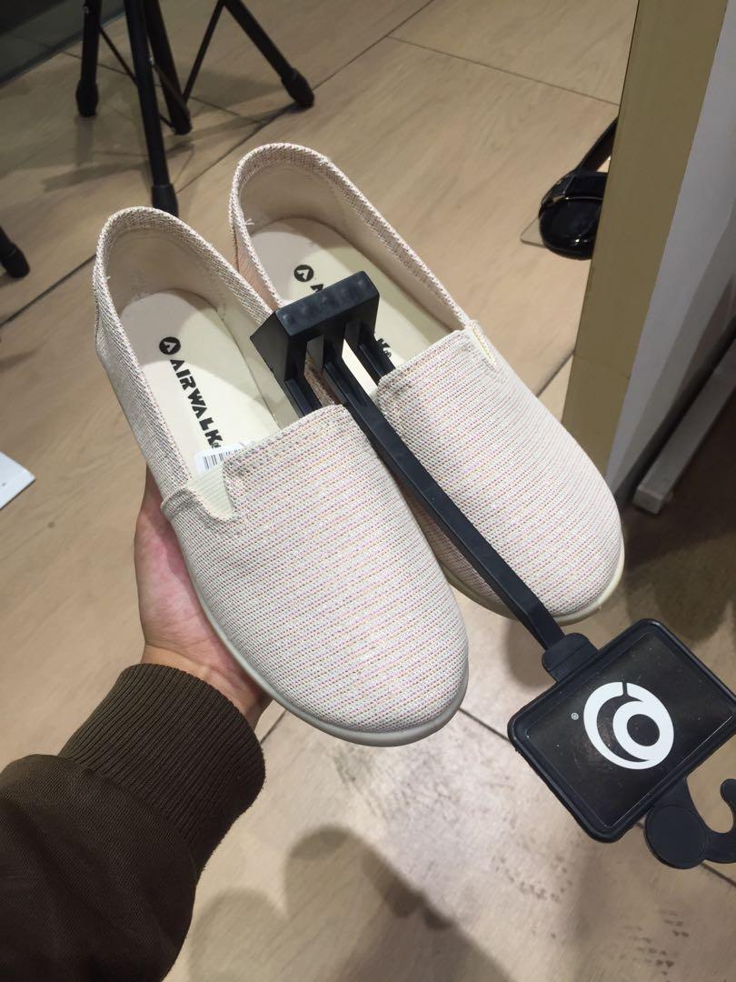 Airwalk flat shoes top