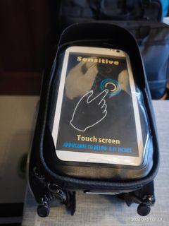 Top tube pouch with detachable handphone holder