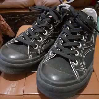 Ventela Public Oreo First Edition 42 Fesyen Pria Sepatu Sneakers Di Carousell