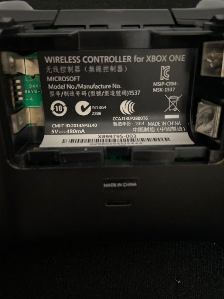 Xbox One Wireless Controller (Category: Controllers) located in Singapore. Submitted by lastsatan01 (Listing ID 1032589445, Image 2). Description: .