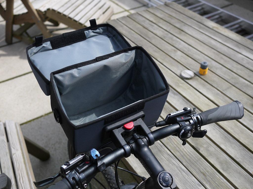 Altura handlebar bag deals