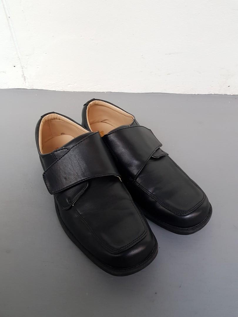 Black formal performance dress shoes 