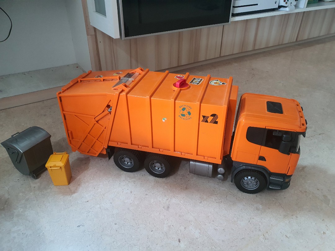 Bruder garbage truck orange online