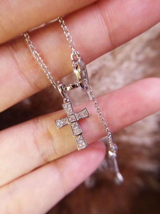 Bvlgari shop cross necklace