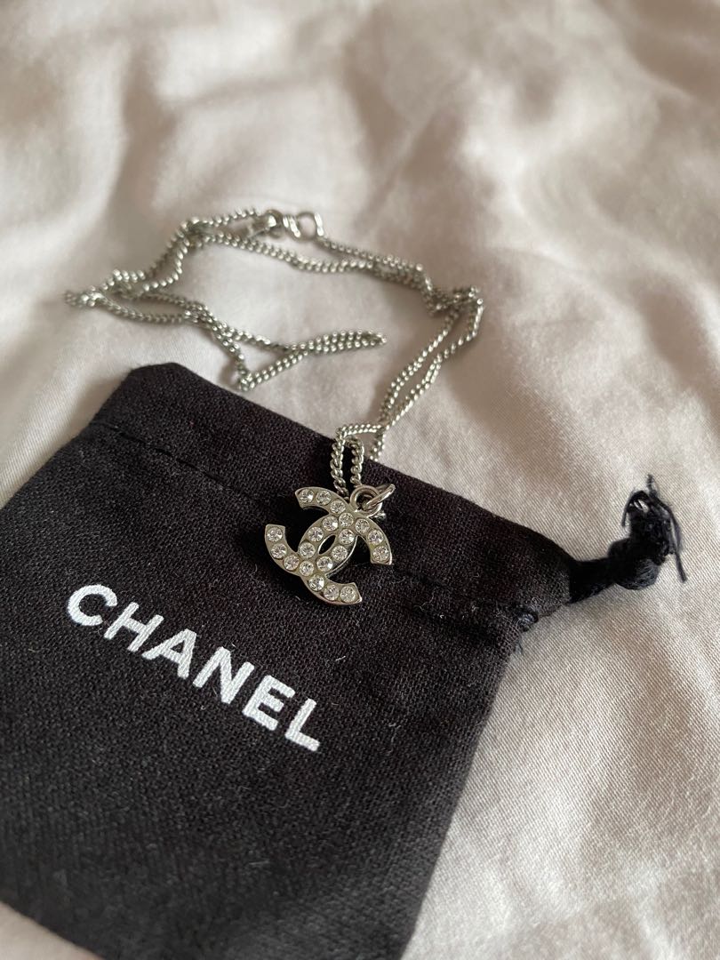 Mini Chanel logo necklace – Kashi Vintage